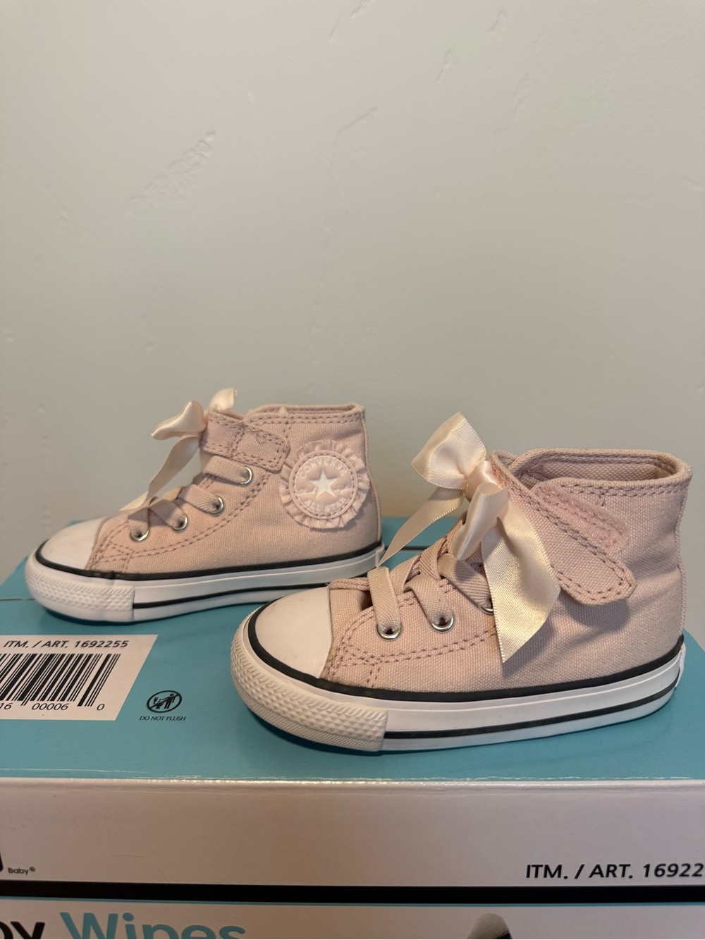 Converse Kids High-Top Sneakers with Satin Bow - Light Pink